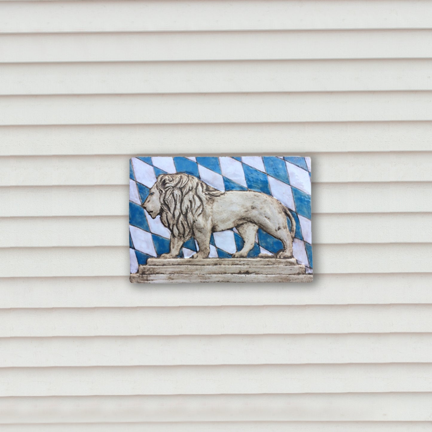 Bavarian lion, painted with ceramic glazes