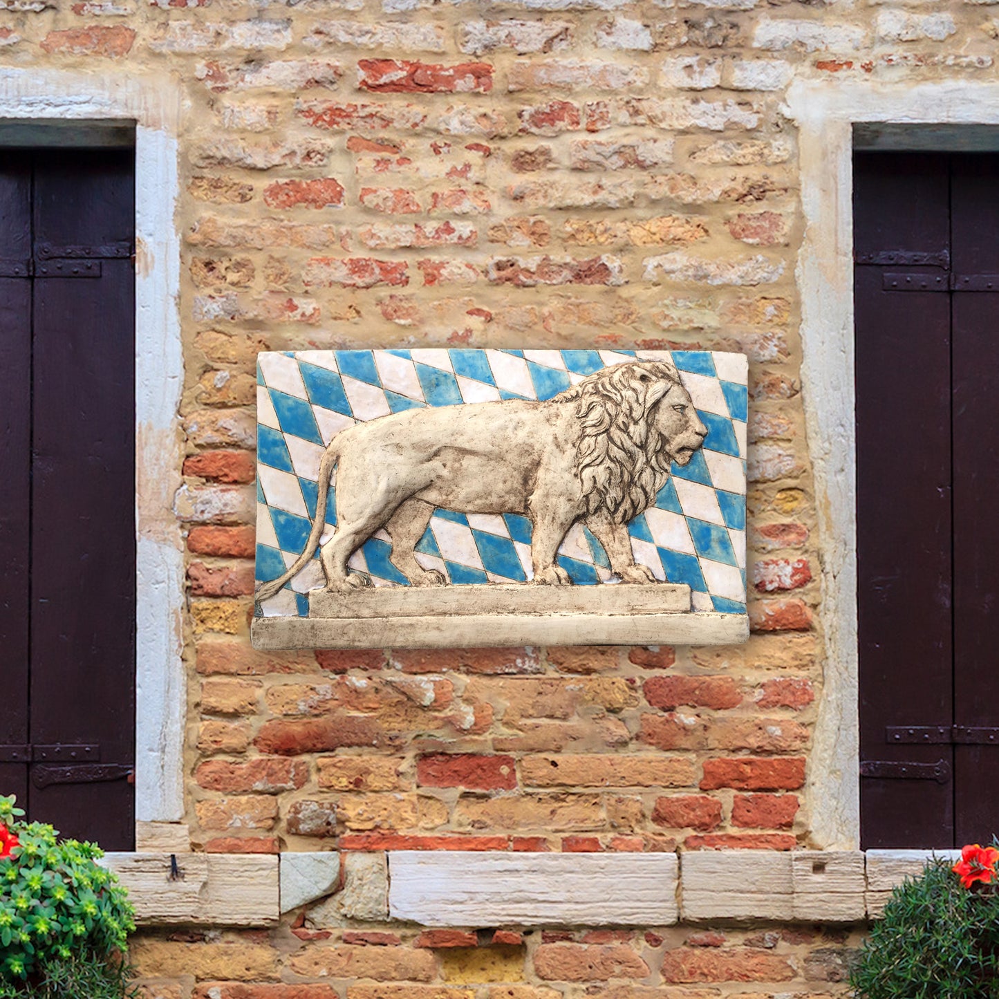 Big Bavarian lion, painted with glazes