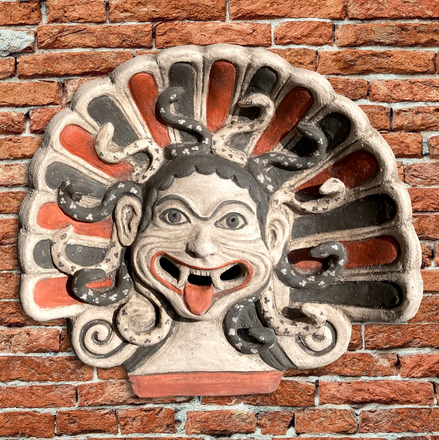 Antefix mit Gorgo, Bemalte Skuptur